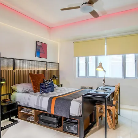 Relaxing Apt Bgc Business Ready With 84Inch Cinema