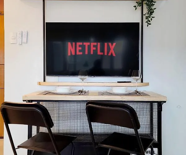 Relaxing Bgc Business Ready With 84inch Cinema Apartment Manila